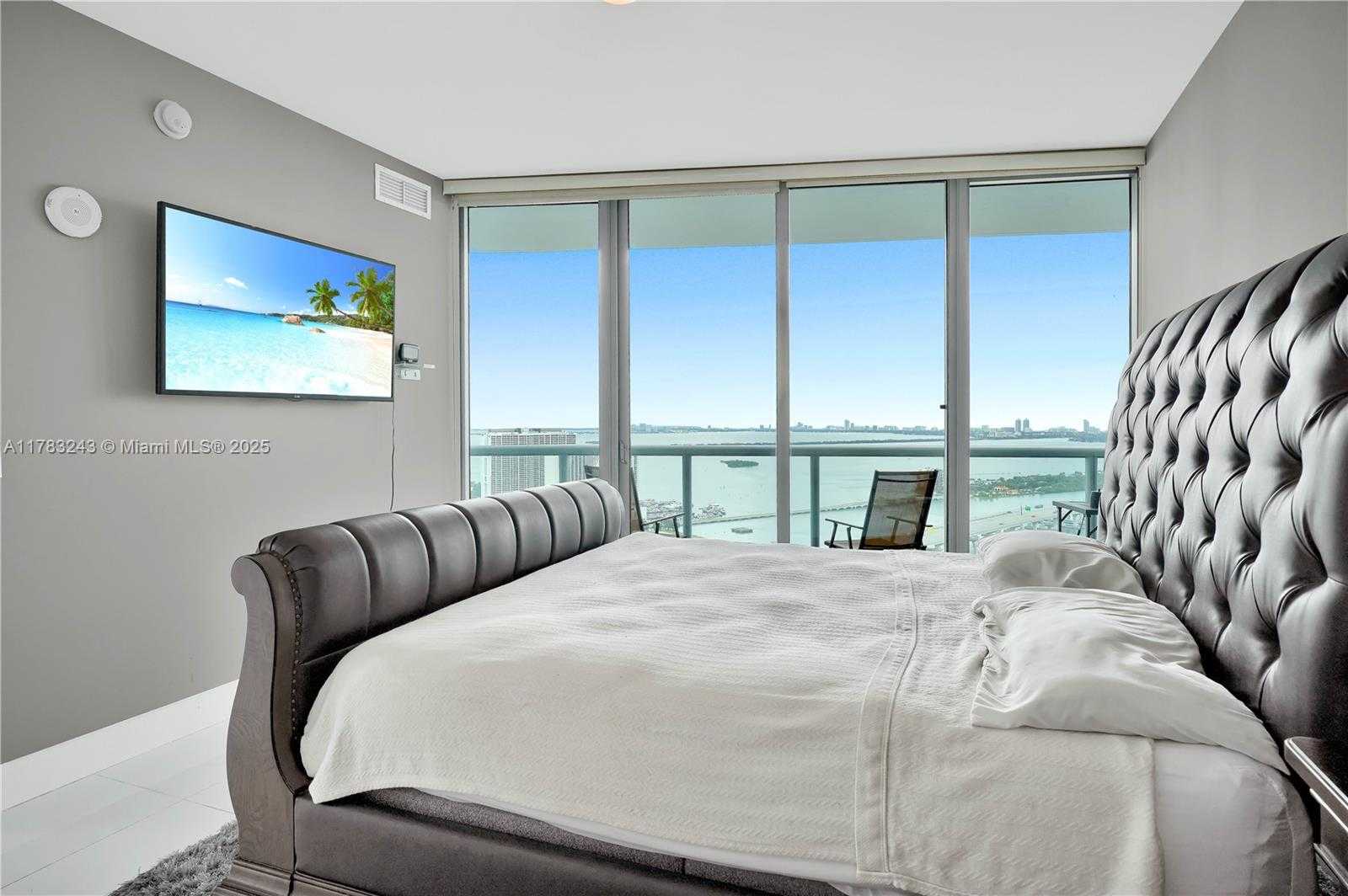 Small Image of 888 BISCAYNE BLVD #4212, Miami Number 16