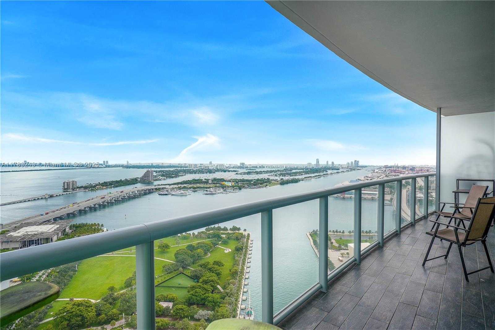 Small Image of 888 BISCAYNE BLVD #4212, Miami Number 17