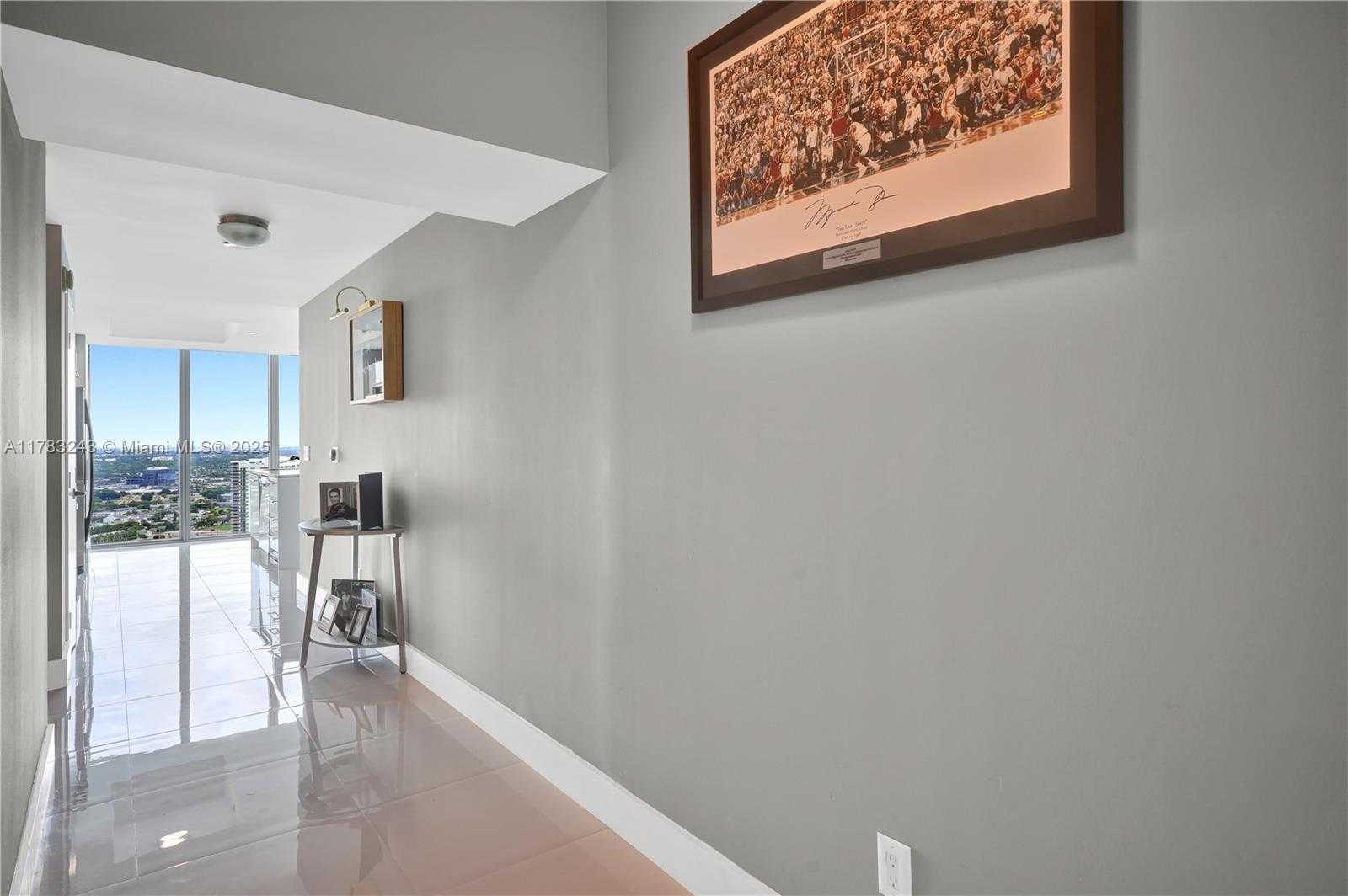 Small Image of 888 BISCAYNE BLVD #4212, Miami Number 5