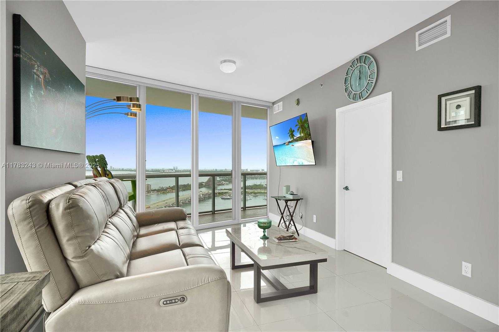 Small Image of 888 BISCAYNE BLVD #4212, Miami Number 7