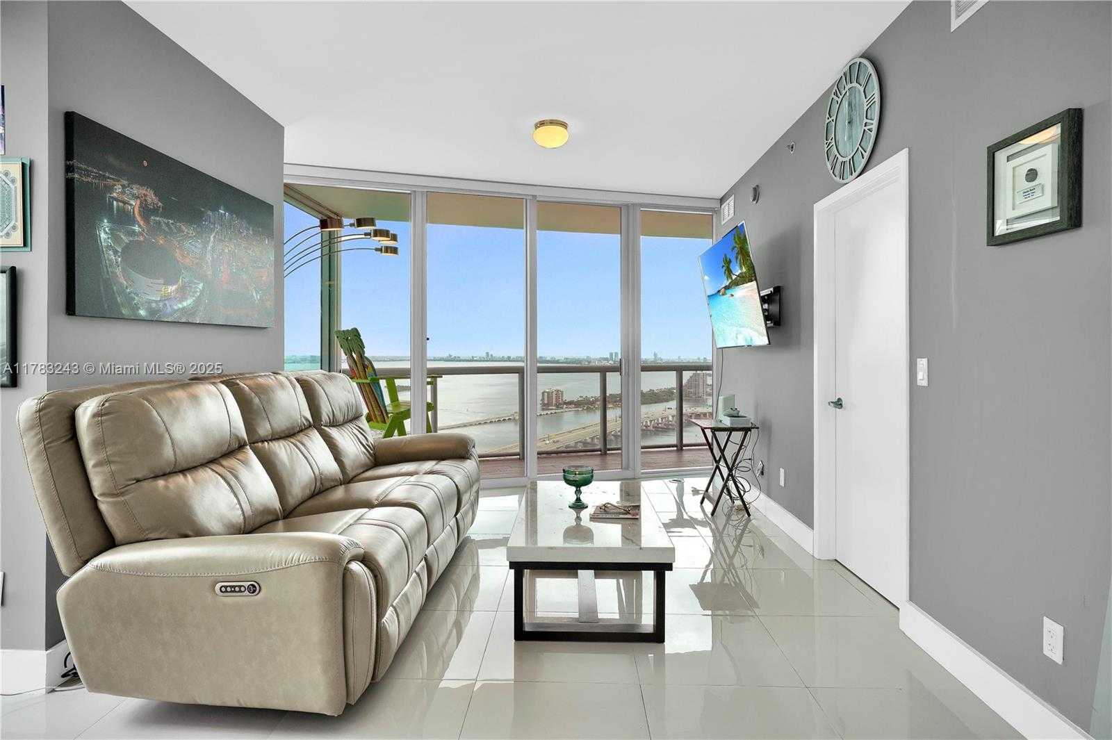 Small Image of 888 BISCAYNE BLVD #4212, Miami Number 8