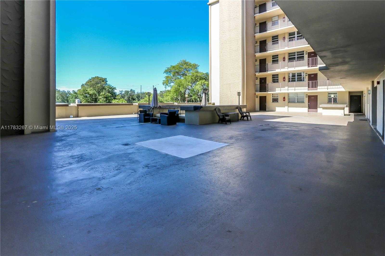 Small Image of 1811 JEFFERSON ST #203, Hollywood Number 25