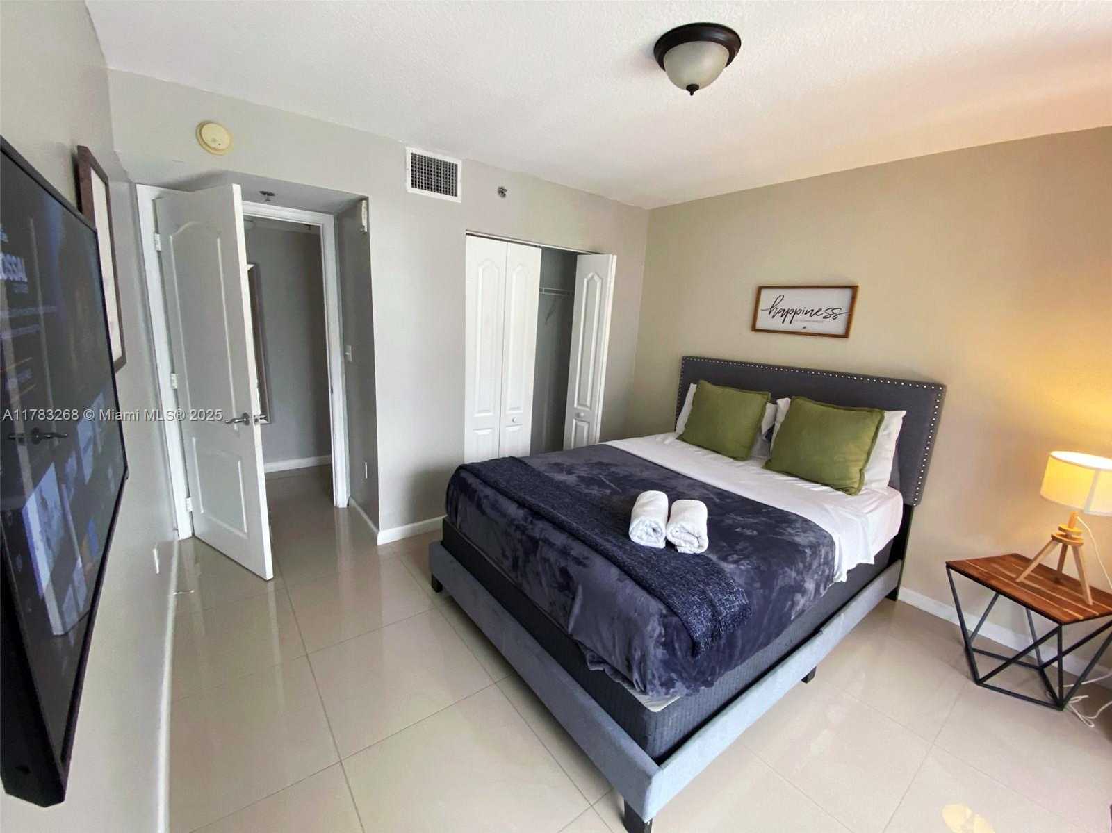 Small Image of 1200 BRICKELL BAY DR #1724, Miami Number 18