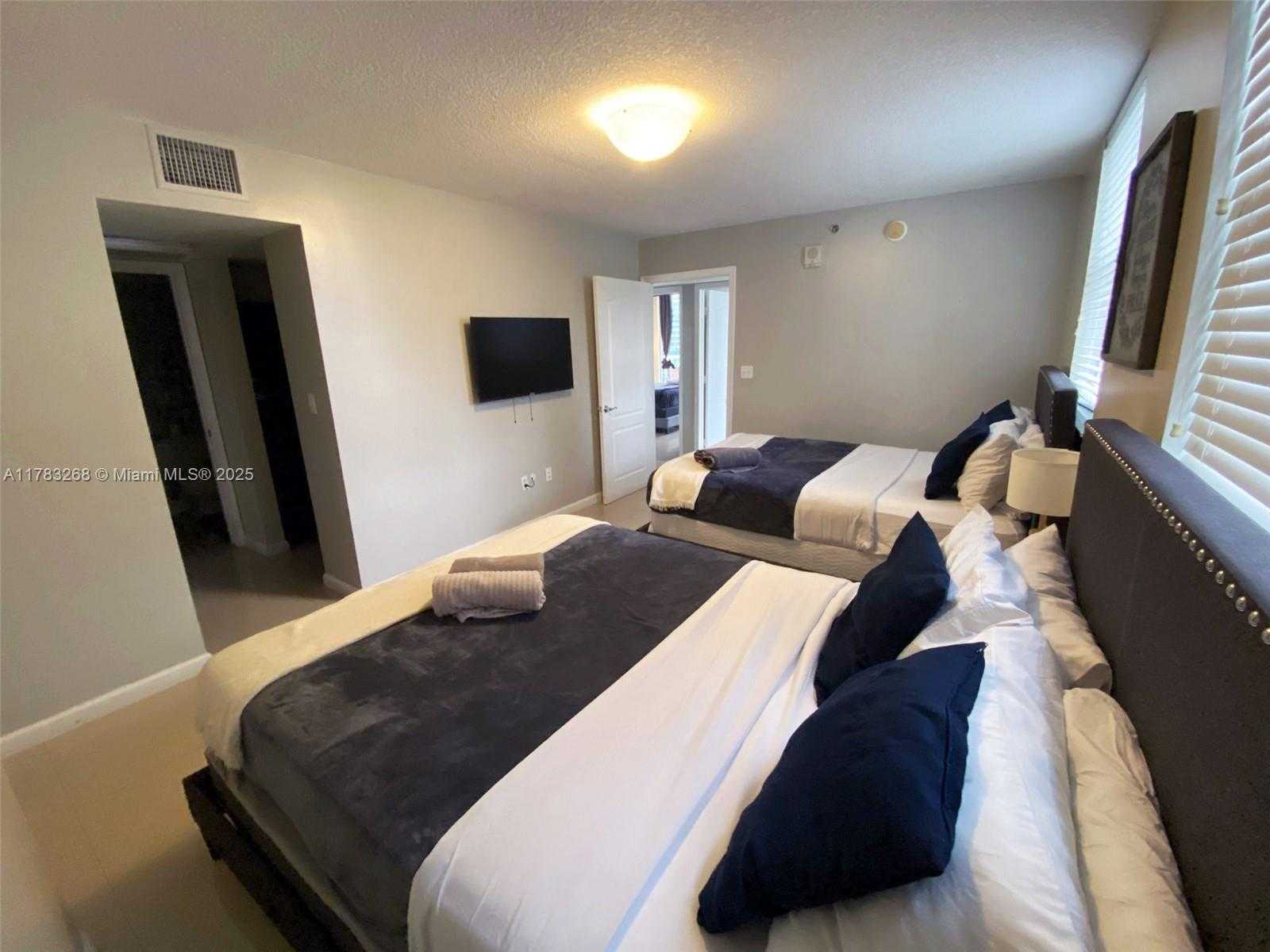 Small Image of 1200 BRICKELL BAY DR #1724, Miami Number 21