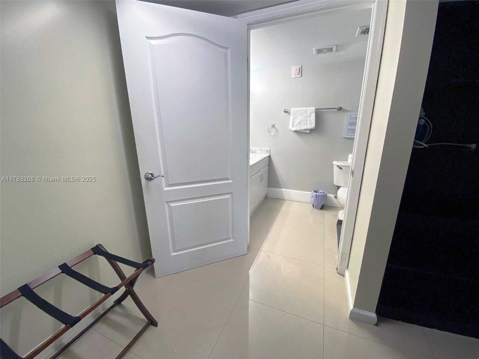Small Image of 1200 BRICKELL BAY DR #1724, Miami Number 24