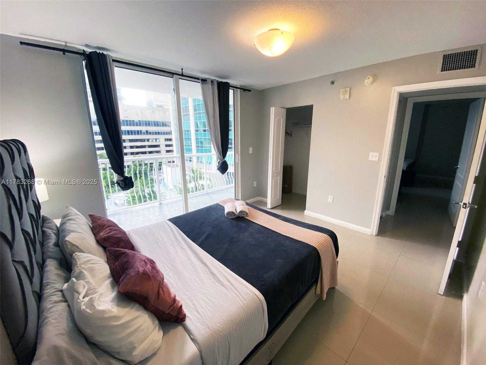 Small Image of 1200 BRICKELL BAY DR #1724, Miami Number 27
