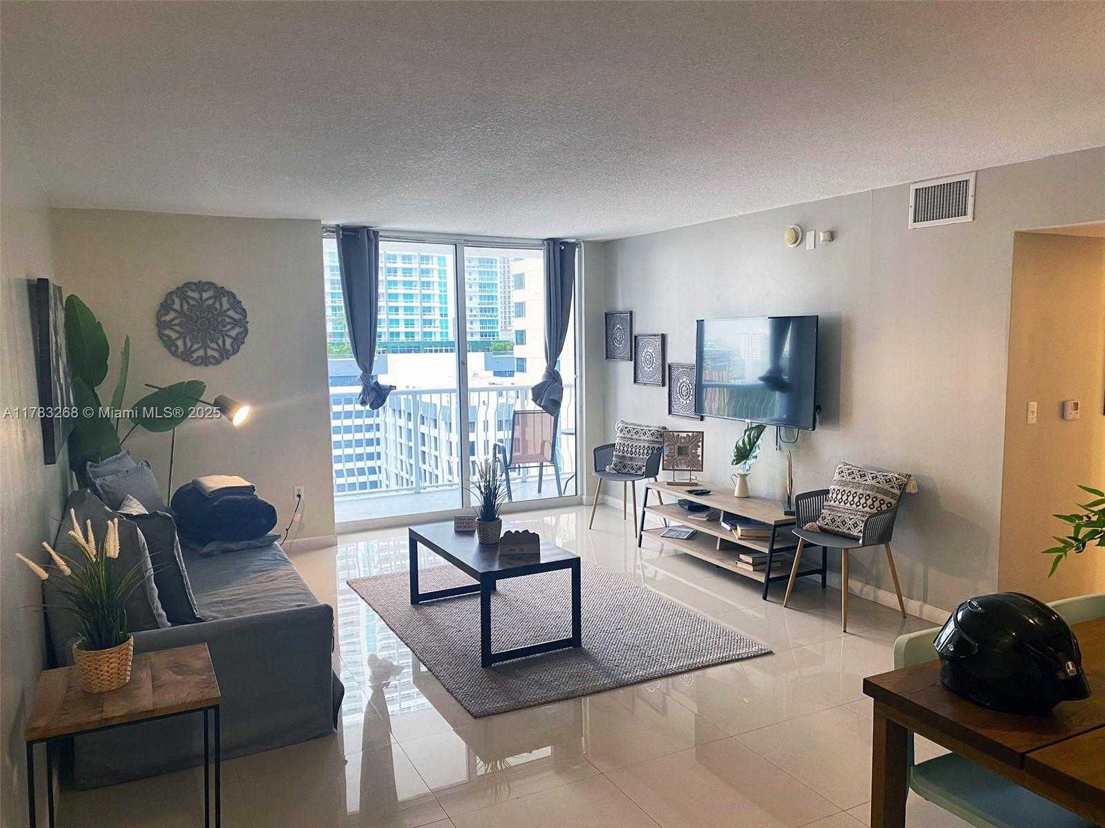 Small Image of 1200 BRICKELL BAY DR #1724, Miami Number 8