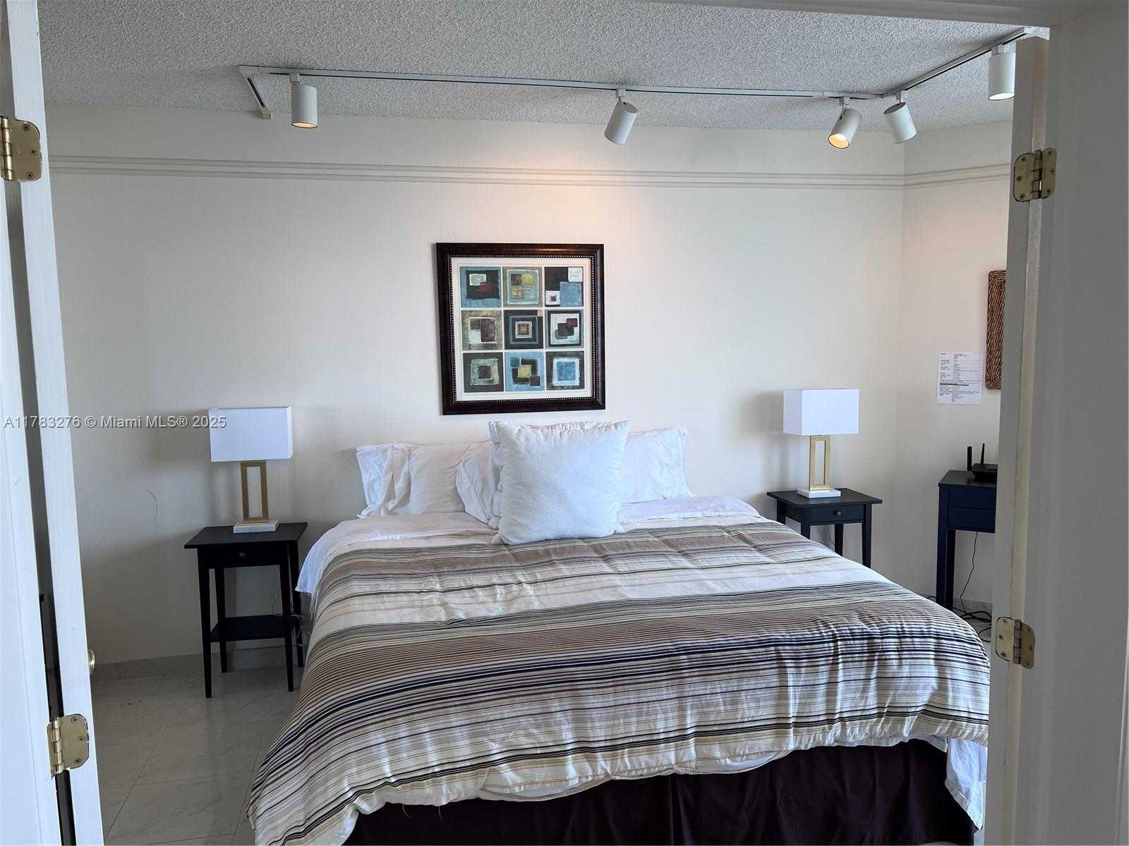 Small Image of 3000 ISLAND BLVD #2004, Aventura Number 4