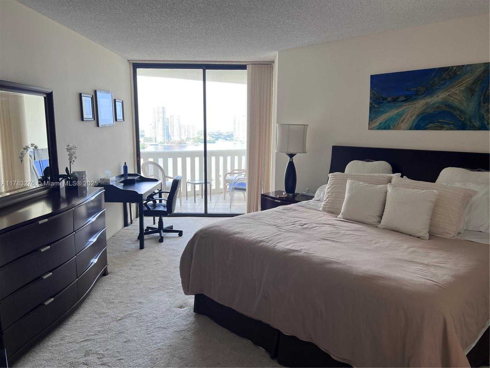 Small Image of 3000 ISLAND BLVD #2004, Aventura Number 5