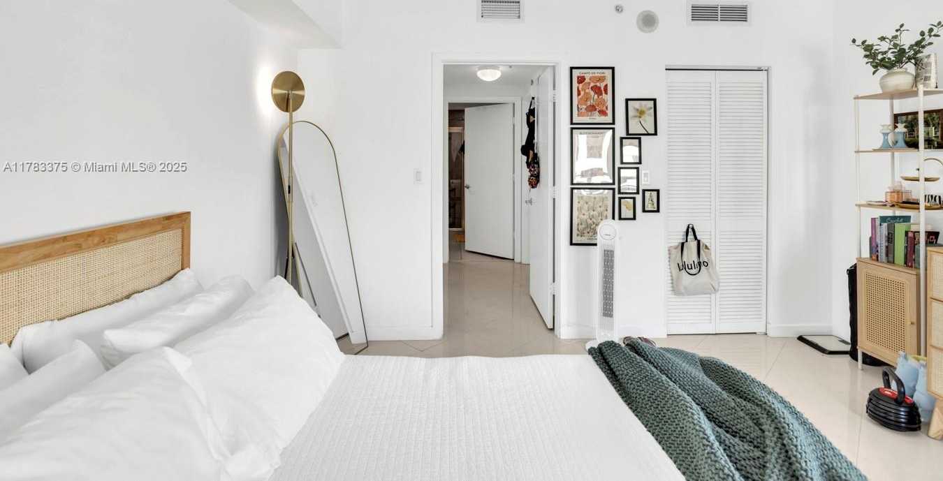 Small Image of 335 SOUTH BISCAYNE BL #3408, Miami Number 14