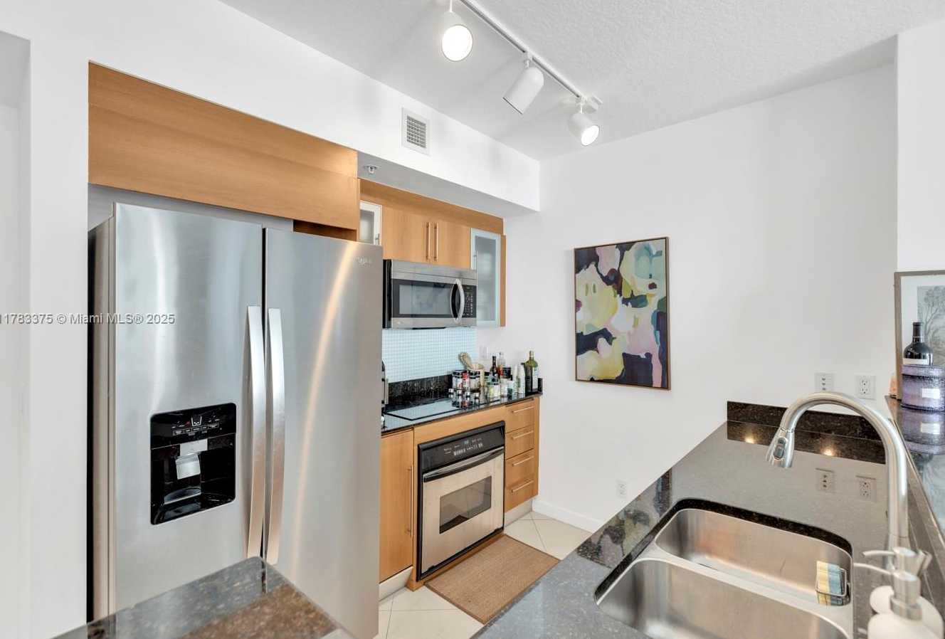 Small Image of 335 SOUTH BISCAYNE BL #3408, Miami Number 4
