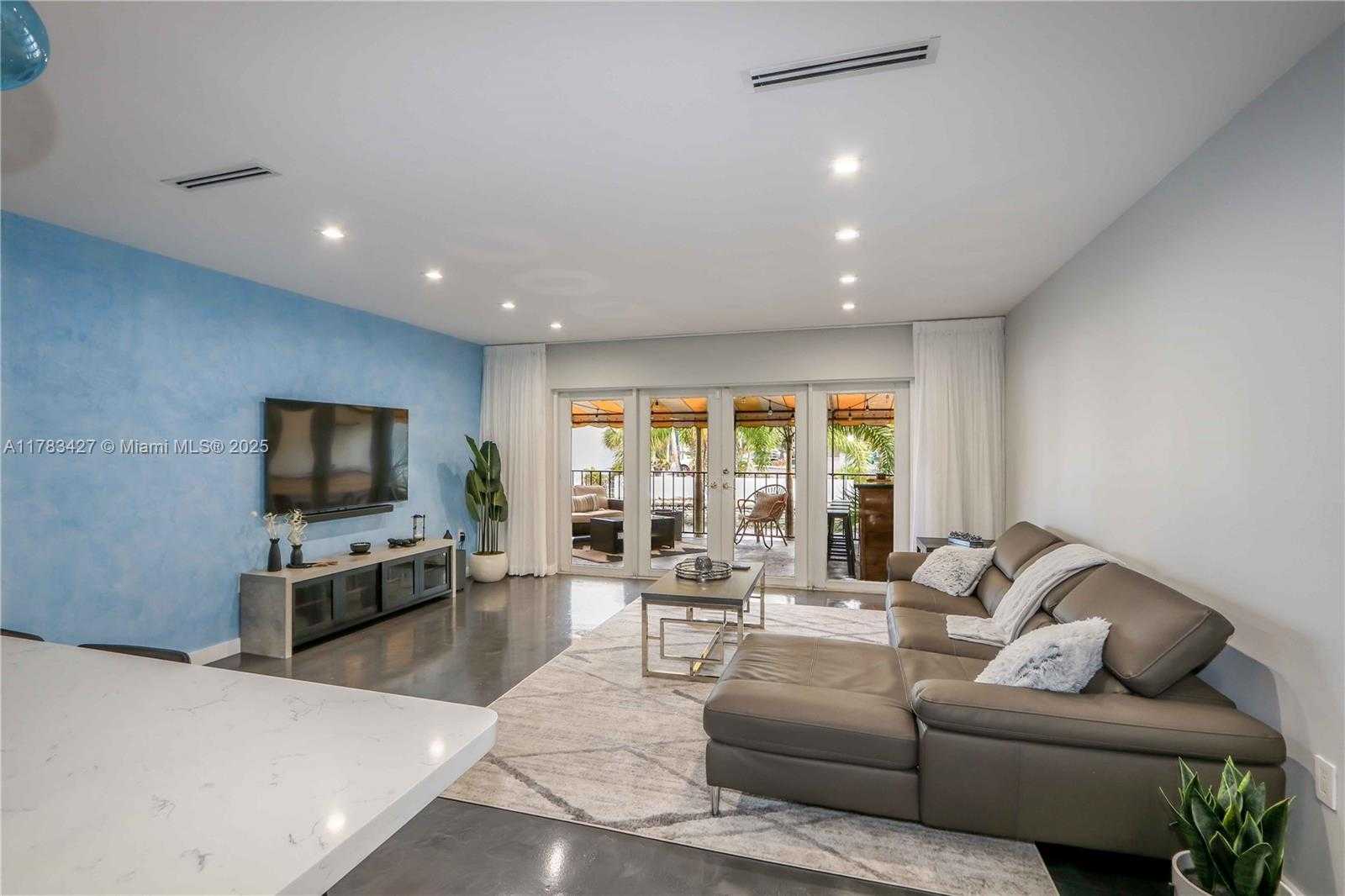Small Image of 16424 BRIAR PATCH PL, Miami Lakes Number 2
