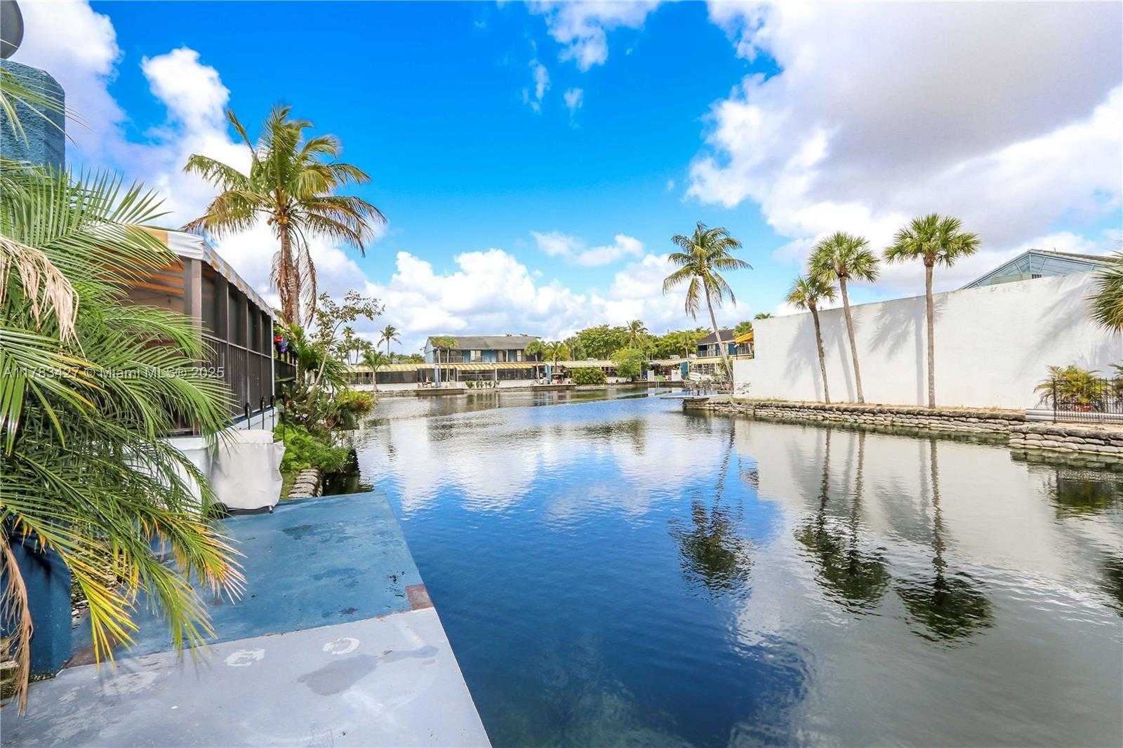 Small Image of 16424 BRIAR PATCH PL, Miami Lakes Number 5