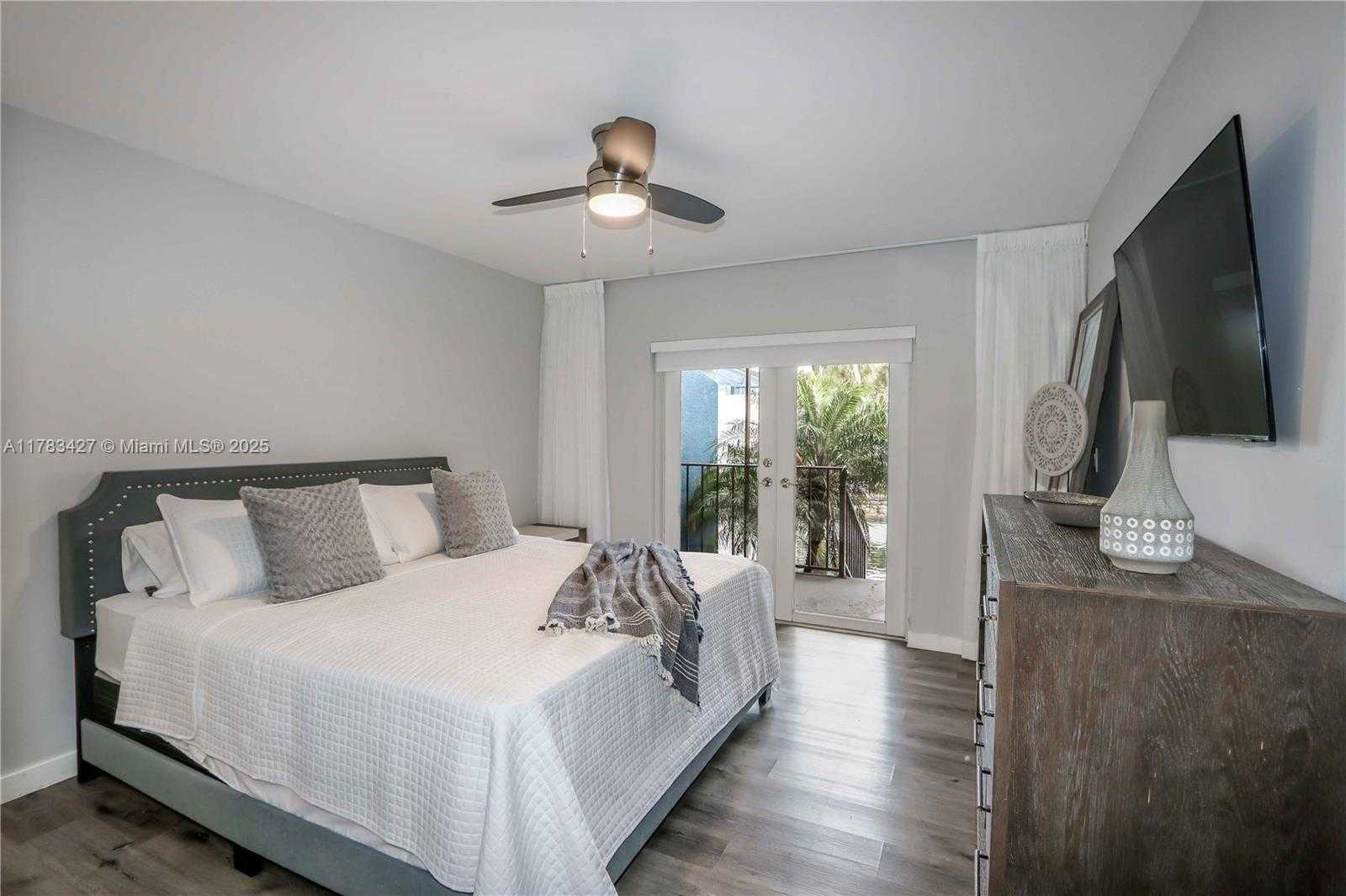 Small Image of 16424 BRIAR PATCH PL, Miami Lakes Number 9
