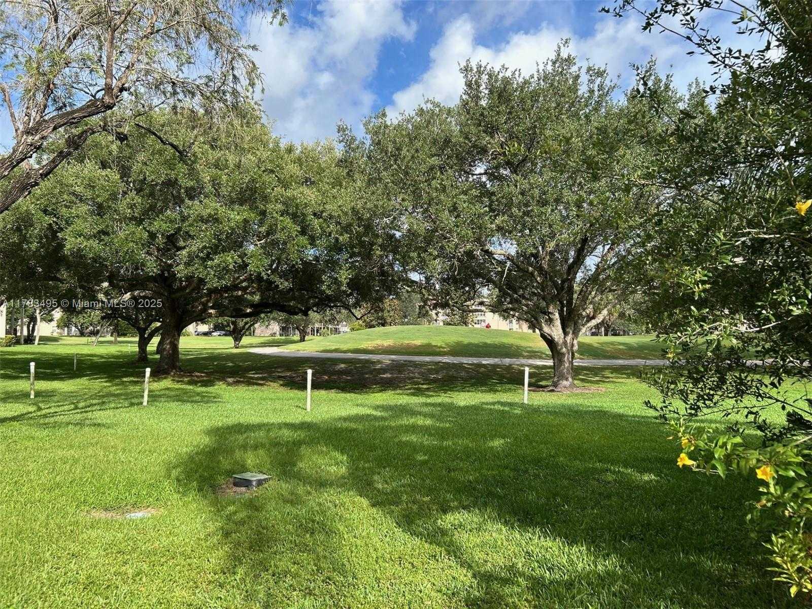 Small Image of 9501 SEAGRAPE DR #101, Davie Number 10