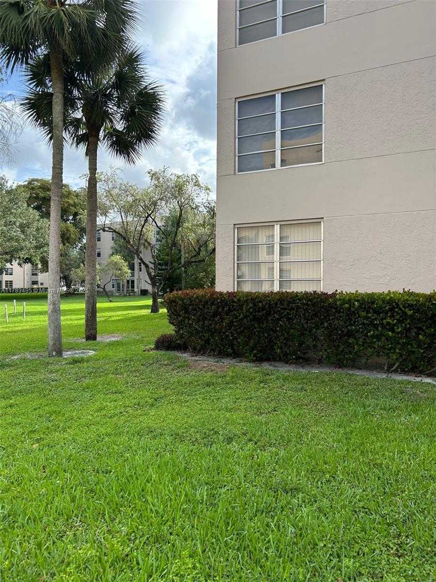 Small Image of 9501 SEAGRAPE DR #101, Davie Number 11