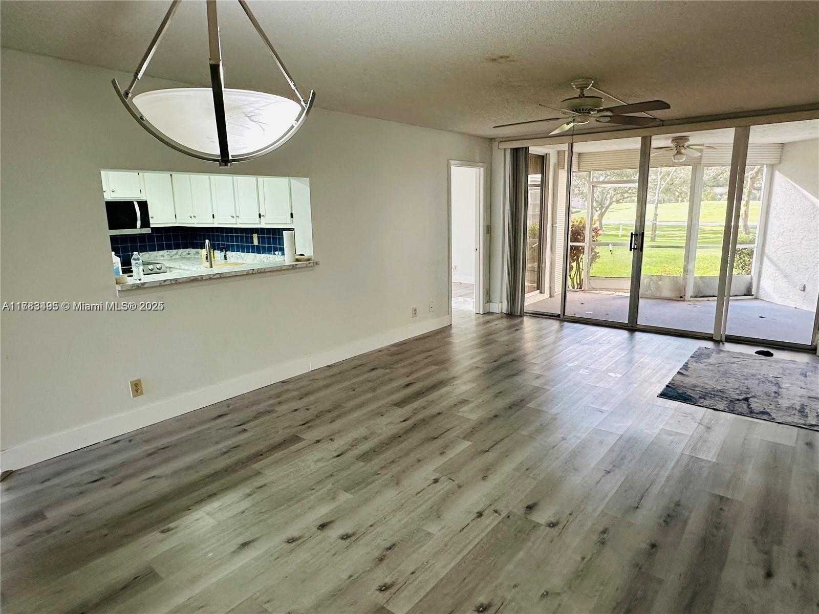 Small Image of 9501 SEAGRAPE DR #101, Davie Number 2