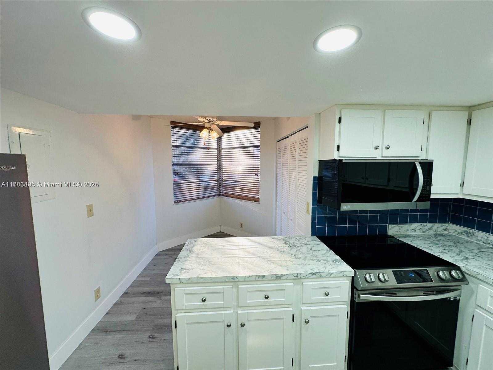 Small Image of 9501 SEAGRAPE DR #101, Davie Number 3