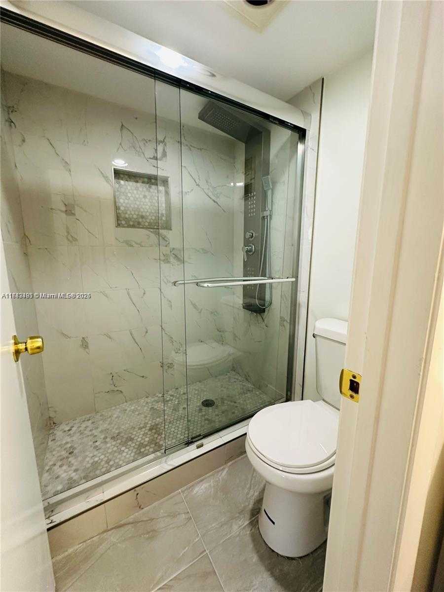 Small Image of 9501 SEAGRAPE DR #101, Davie Number 5