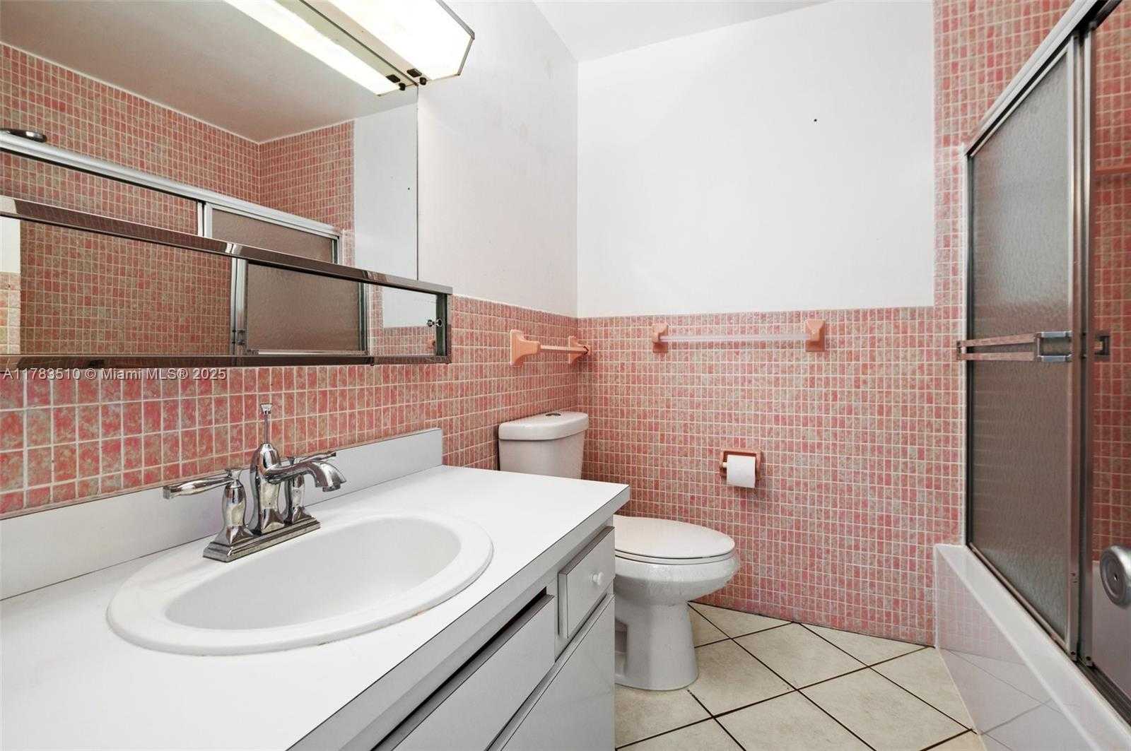 Small Image of 5300 WASHINGTON ST #G323, Hollywood Number 23