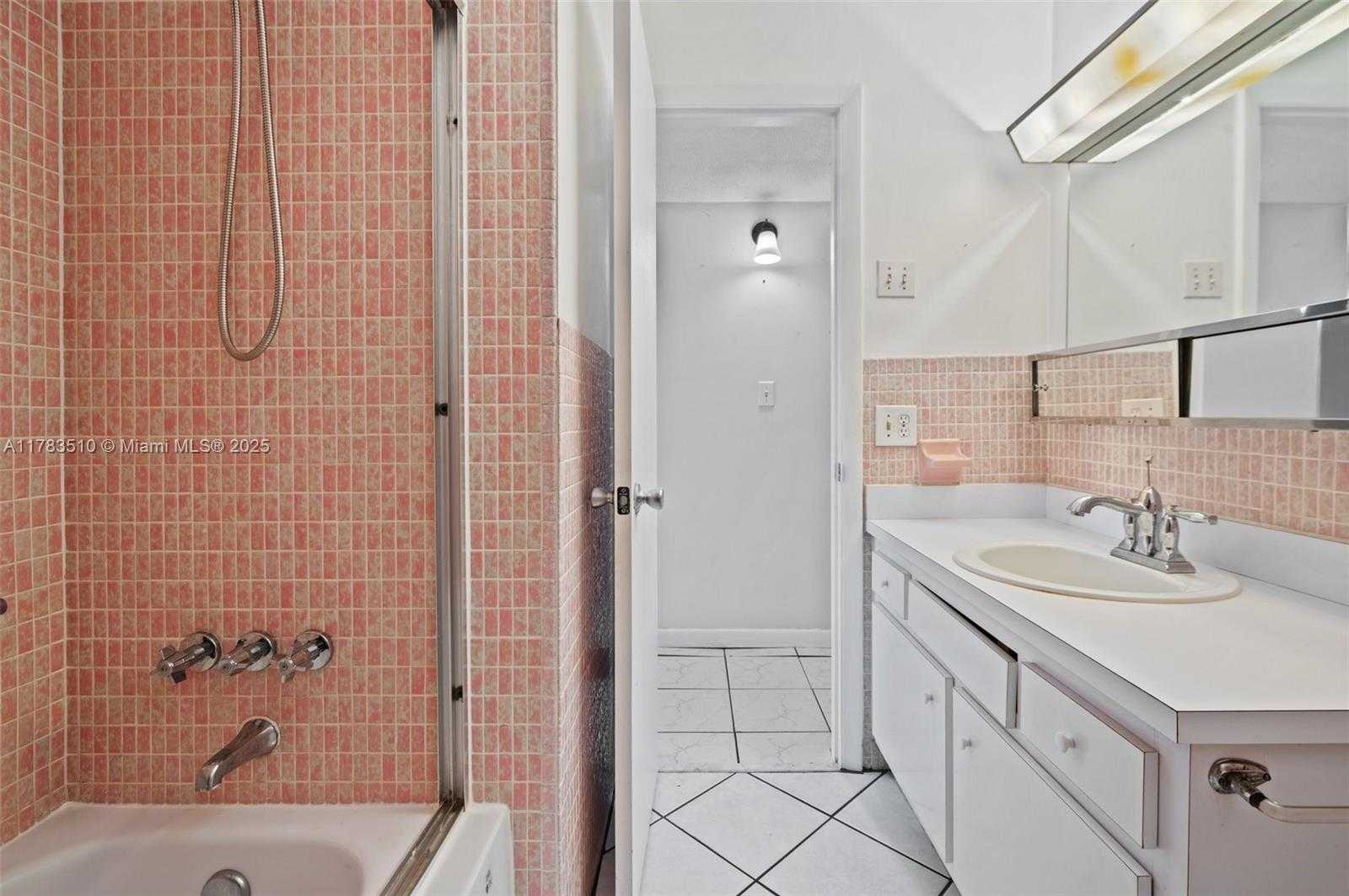 Small Image of 5300 WASHINGTON ST #G323, Hollywood Number 24