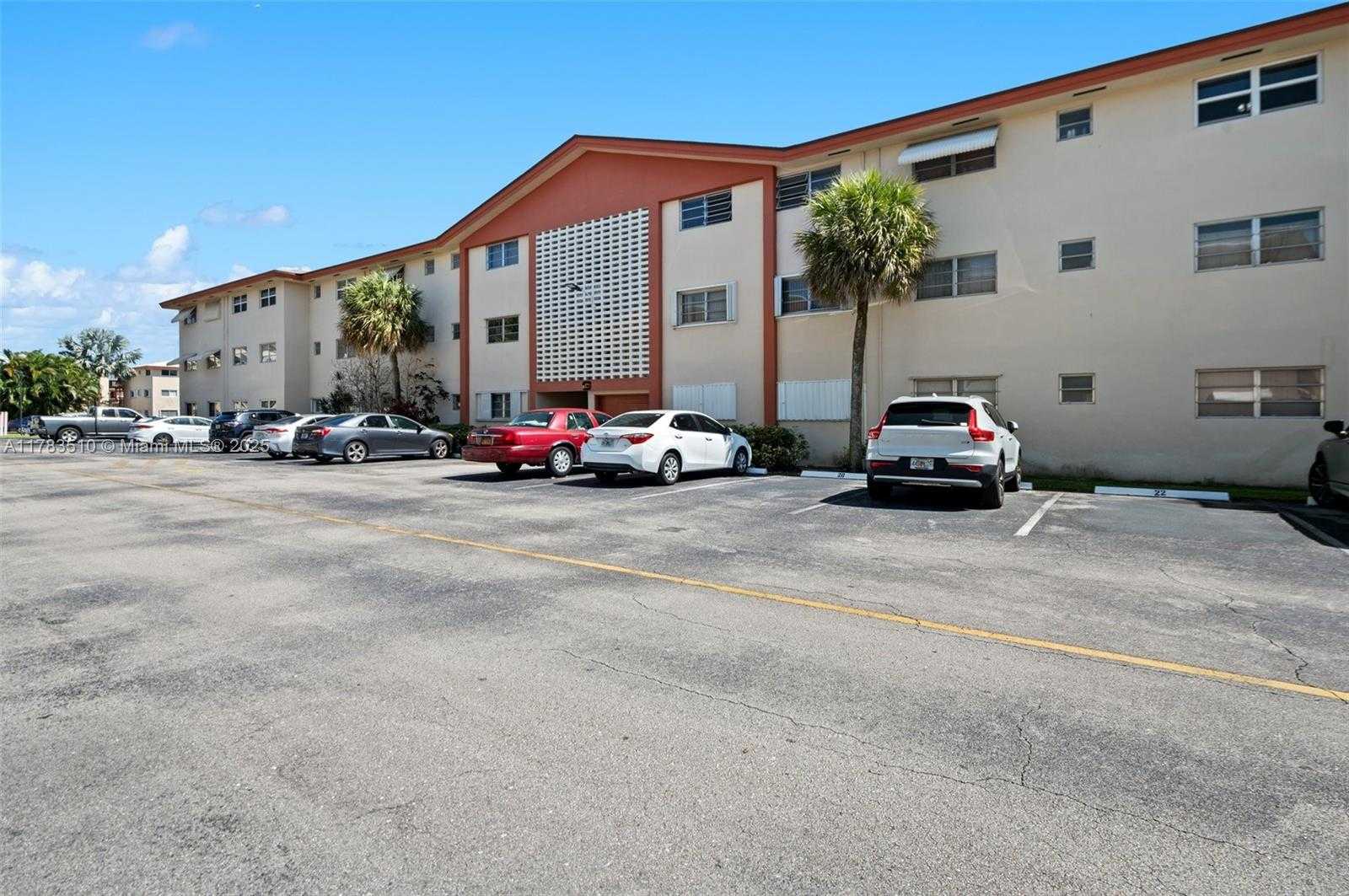 Small Image of 5300 WASHINGTON ST #G323, Hollywood Number 27