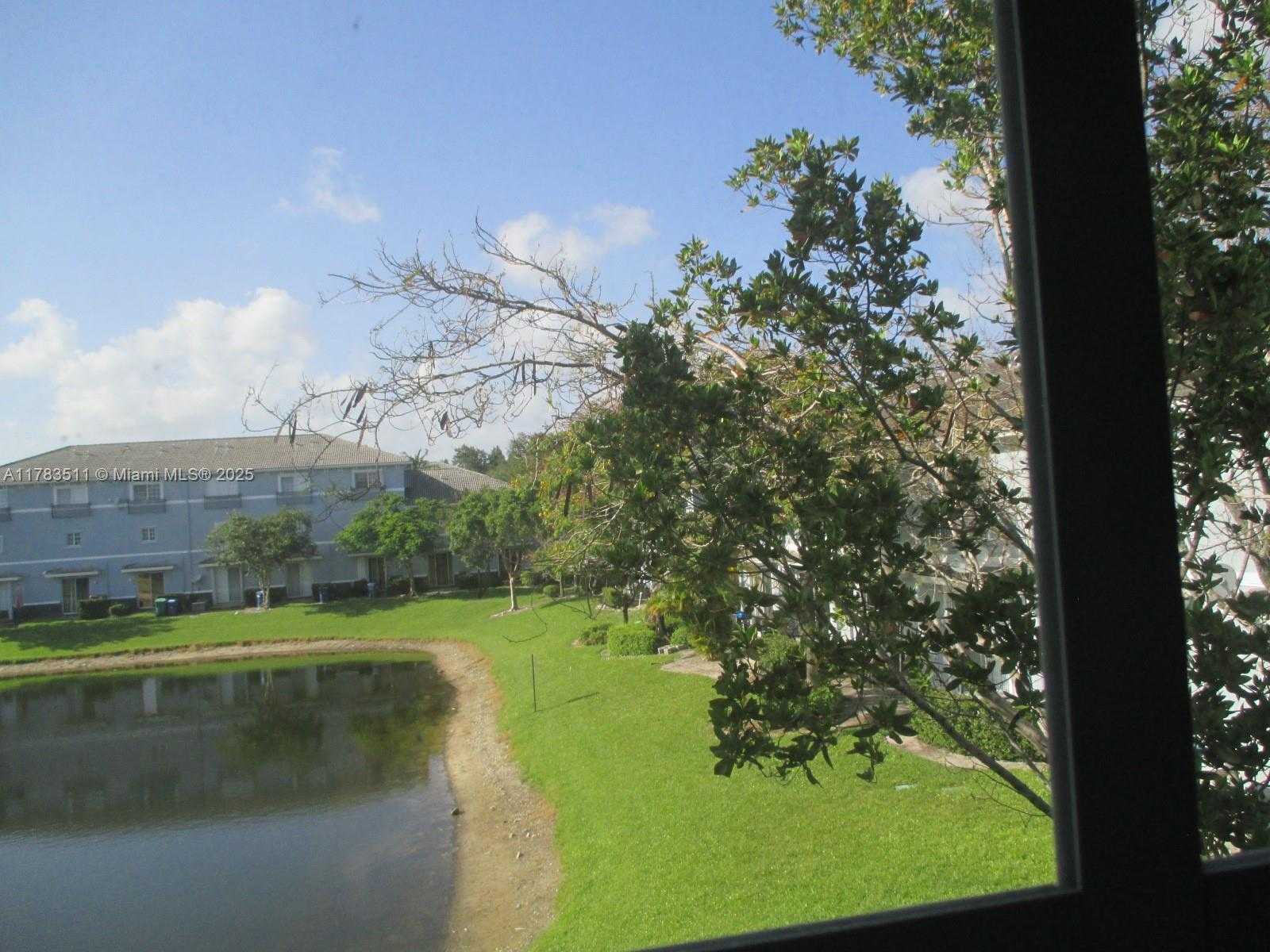 Small Image of Lauderhill Number 25