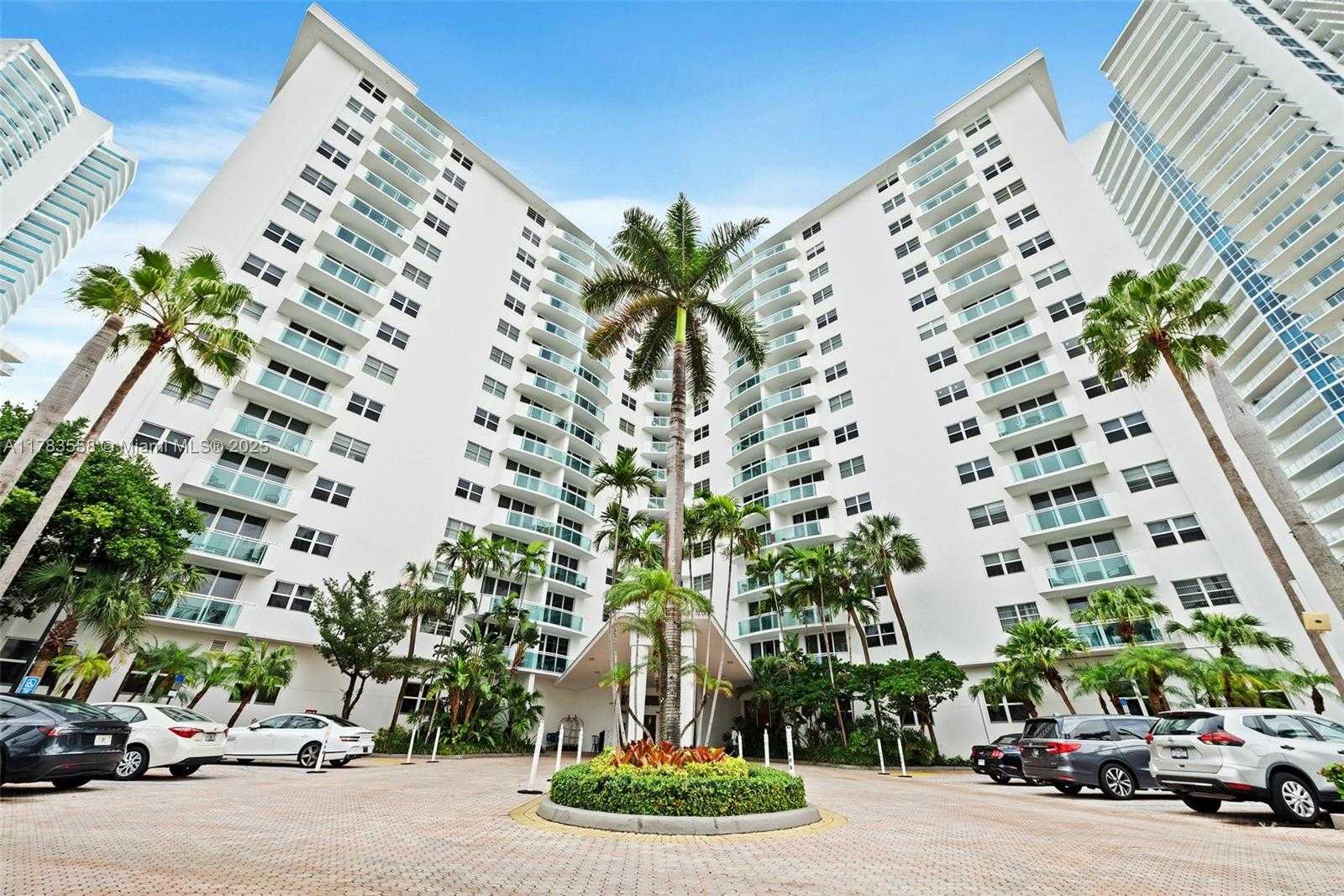 Small Image of 3001 SOUTH OCEAN DR #311, Hollywood Number 3