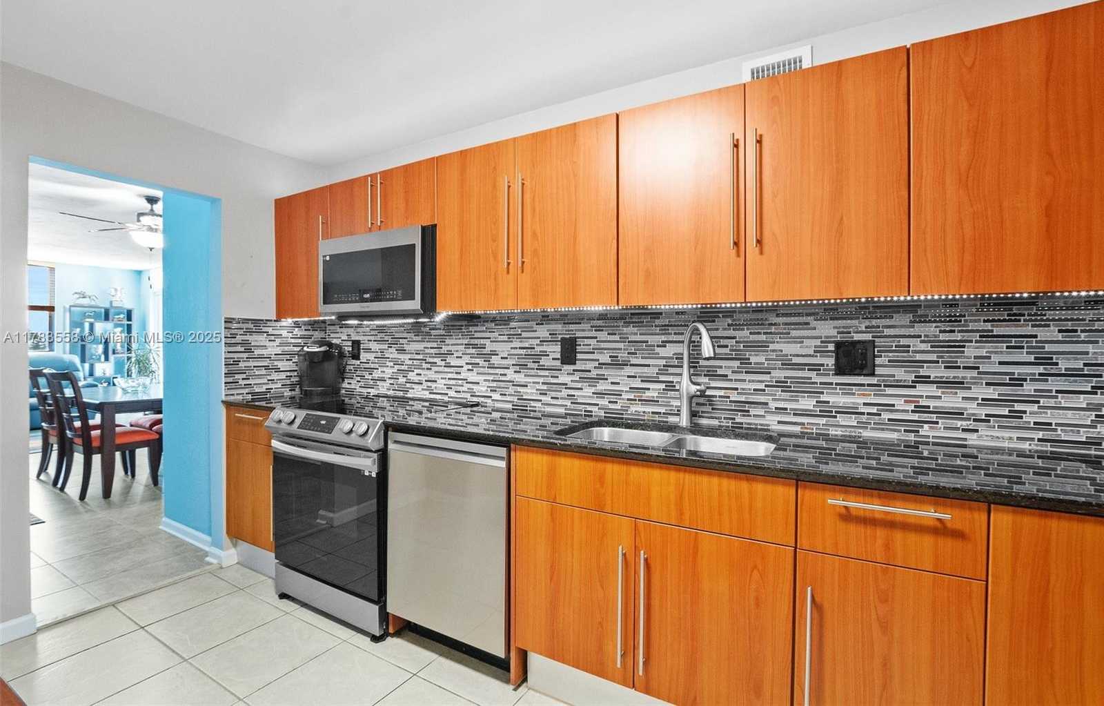 Small Image of 3001 SOUTH OCEAN DR #311, Hollywood Number 9