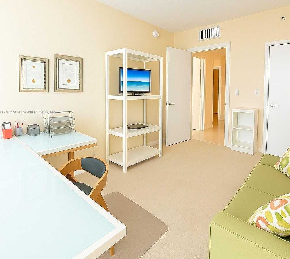 Small Image of 1900 NORTH BAYSHORE DR #2404, Miami Number 10