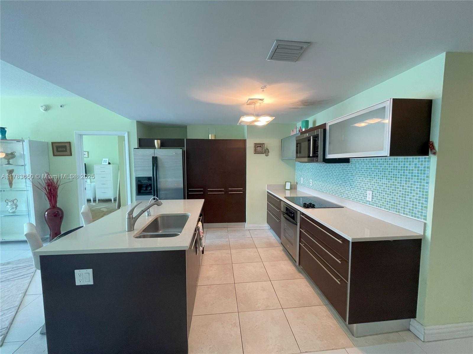 Small Image of 1900 NORTH BAYSHORE DR #2404, Miami Number 19