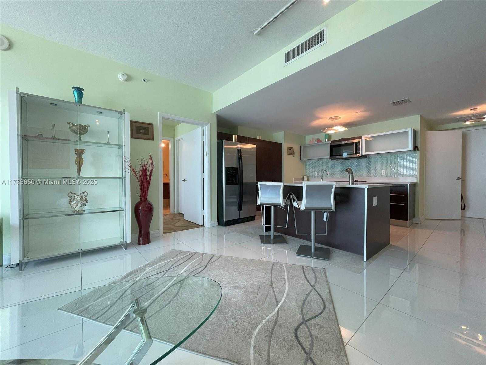 Small Image of 1900 NORTH BAYSHORE DR #2404, Miami Number 25