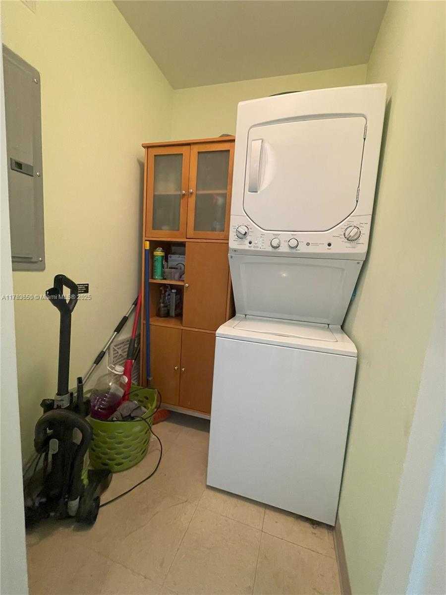Small Image of 1900 NORTH BAYSHORE DR #2404, Miami Number 35