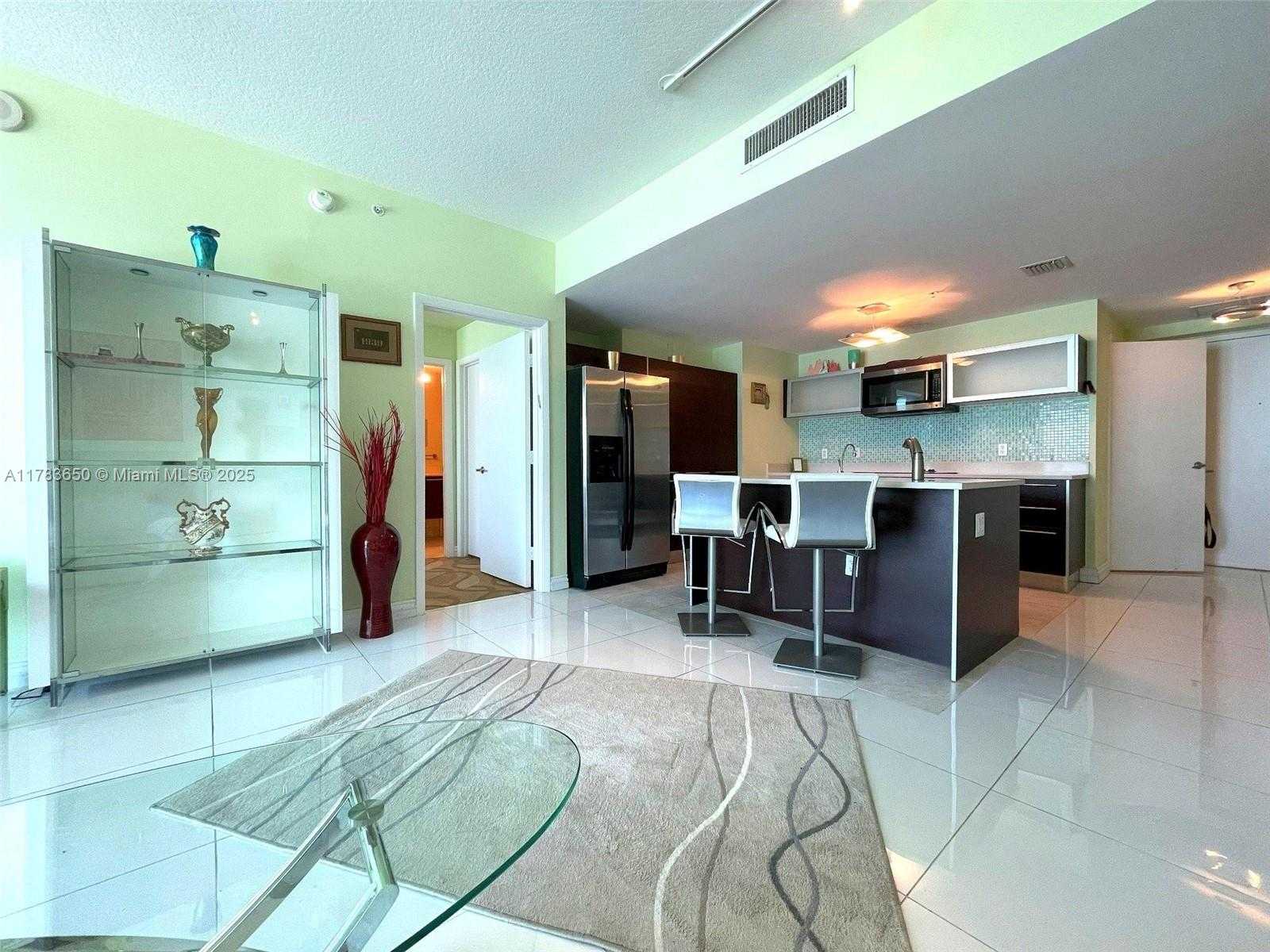 Small Image of 1900 NORTH BAYSHORE DR #2404, Miami Number 5