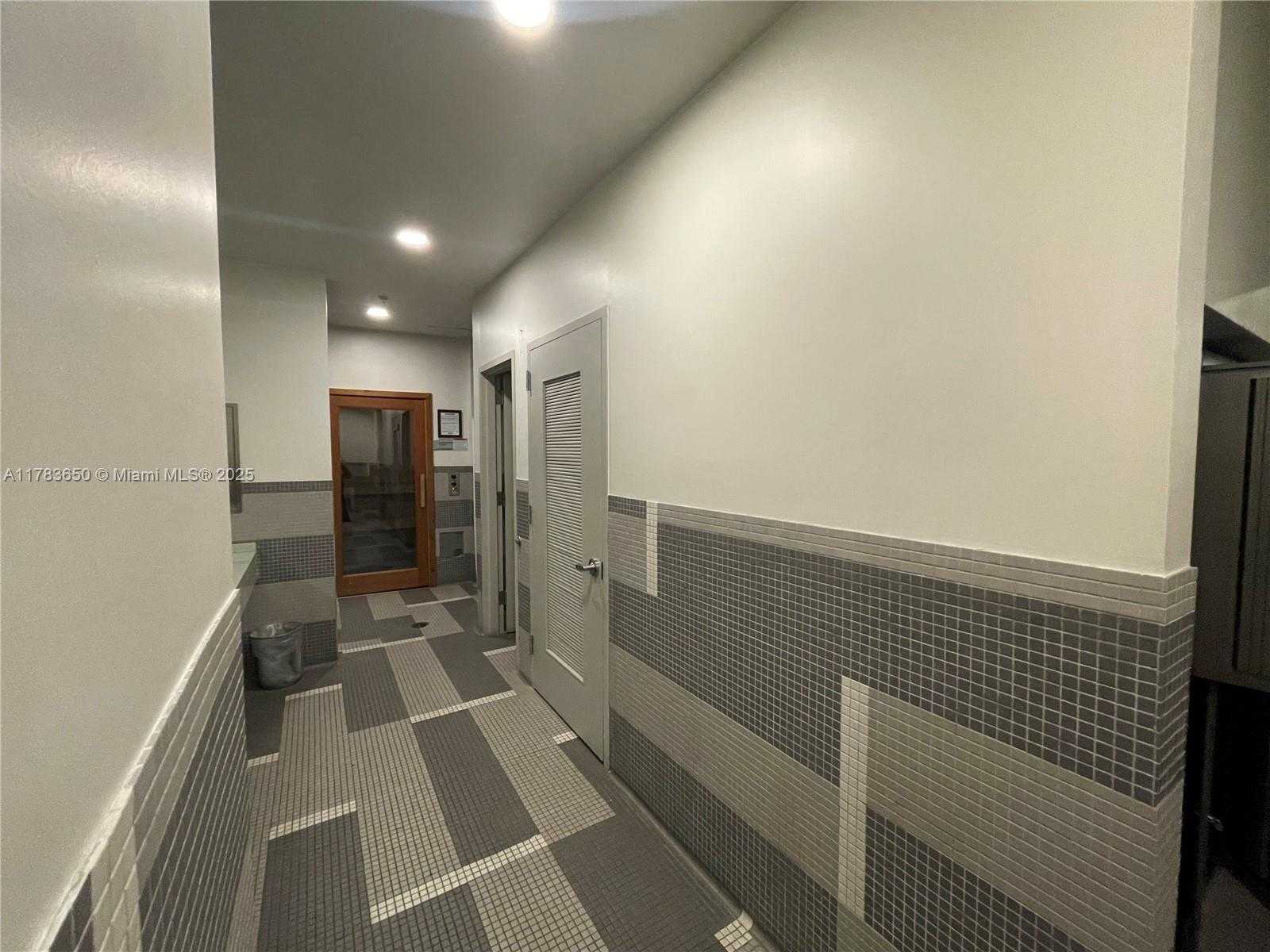 Small Image of 1900 NORTH BAYSHORE DR #2404, Miami Number 76