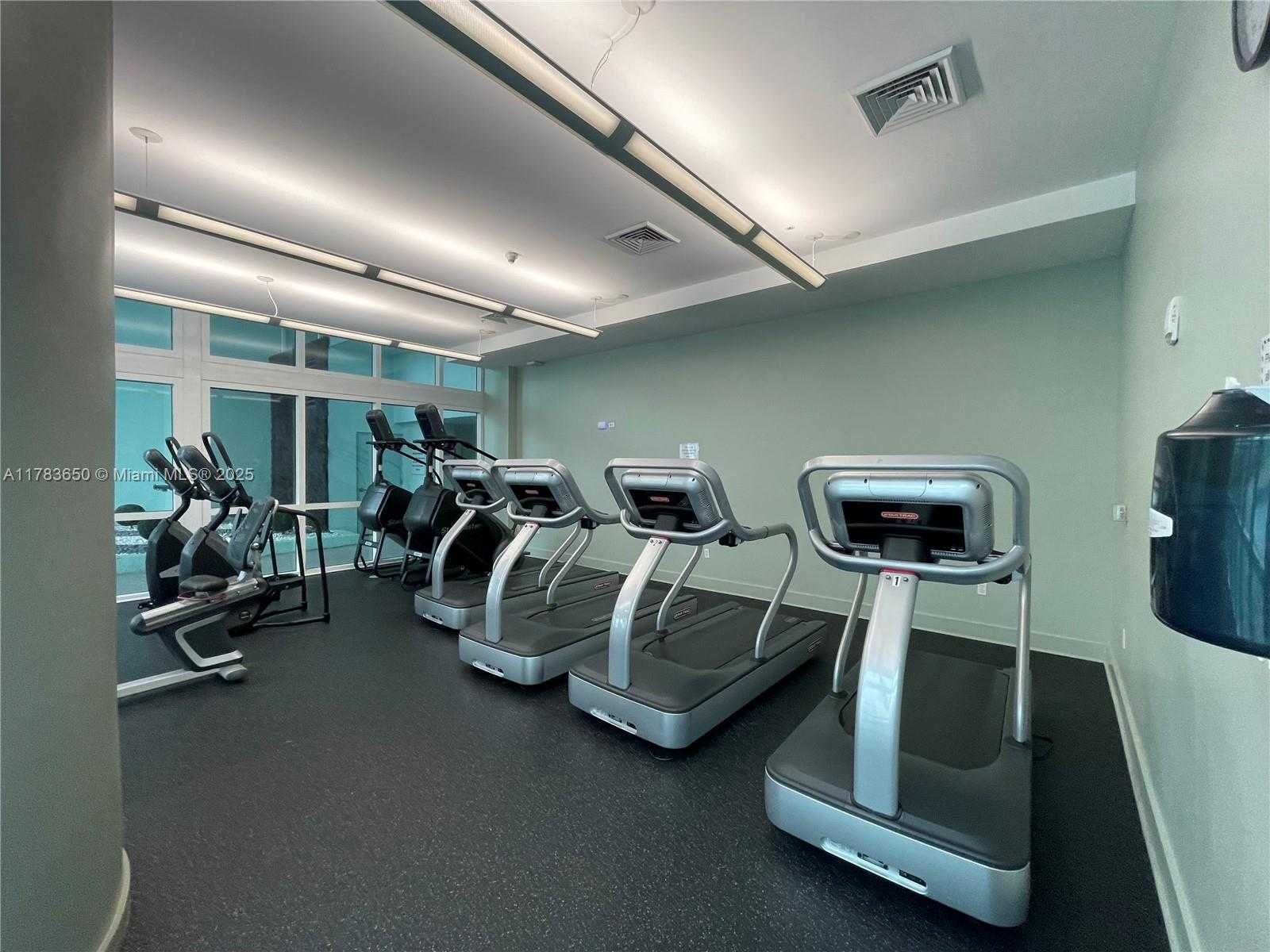 Small Image of 1900 NORTH BAYSHORE DR #2404, Miami Number 79