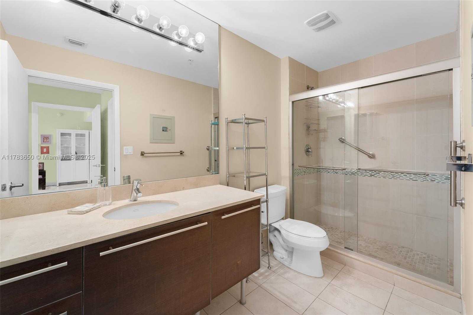 Small Image of 1900 NORTH BAYSHORE DR #2404, Miami Number 87