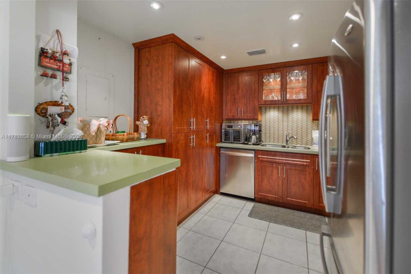 Small Image of 1950 SOUTH OCEAN DR #17E, Hallandale Beach Number 10
