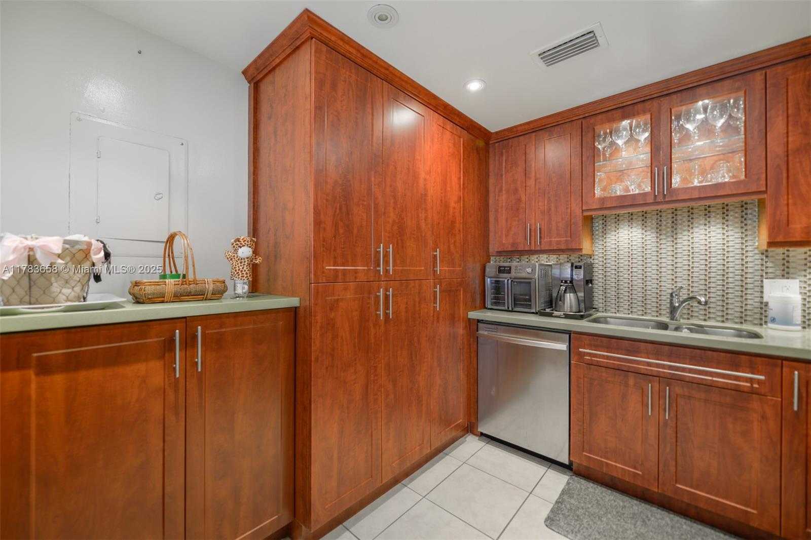 Small Image of 1950 SOUTH OCEAN DR #17E, Hallandale Beach Number 12