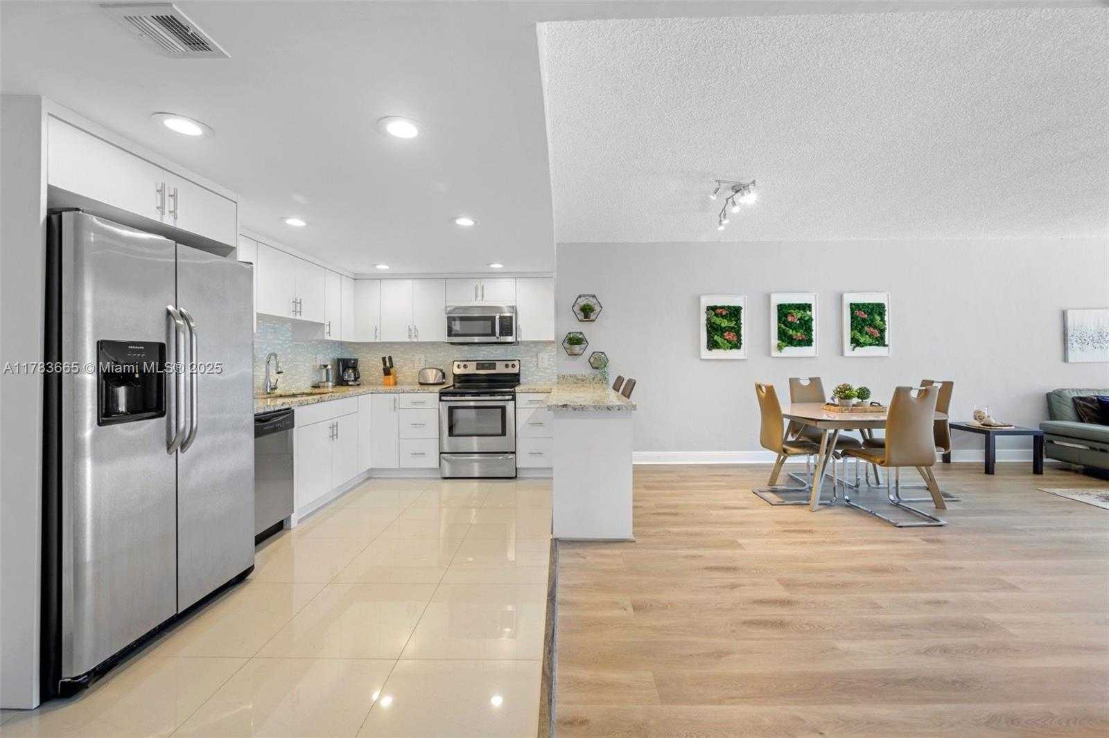 Small Image of 19370 COLLINS AVE #225, Sunny Isles Beach Number 4