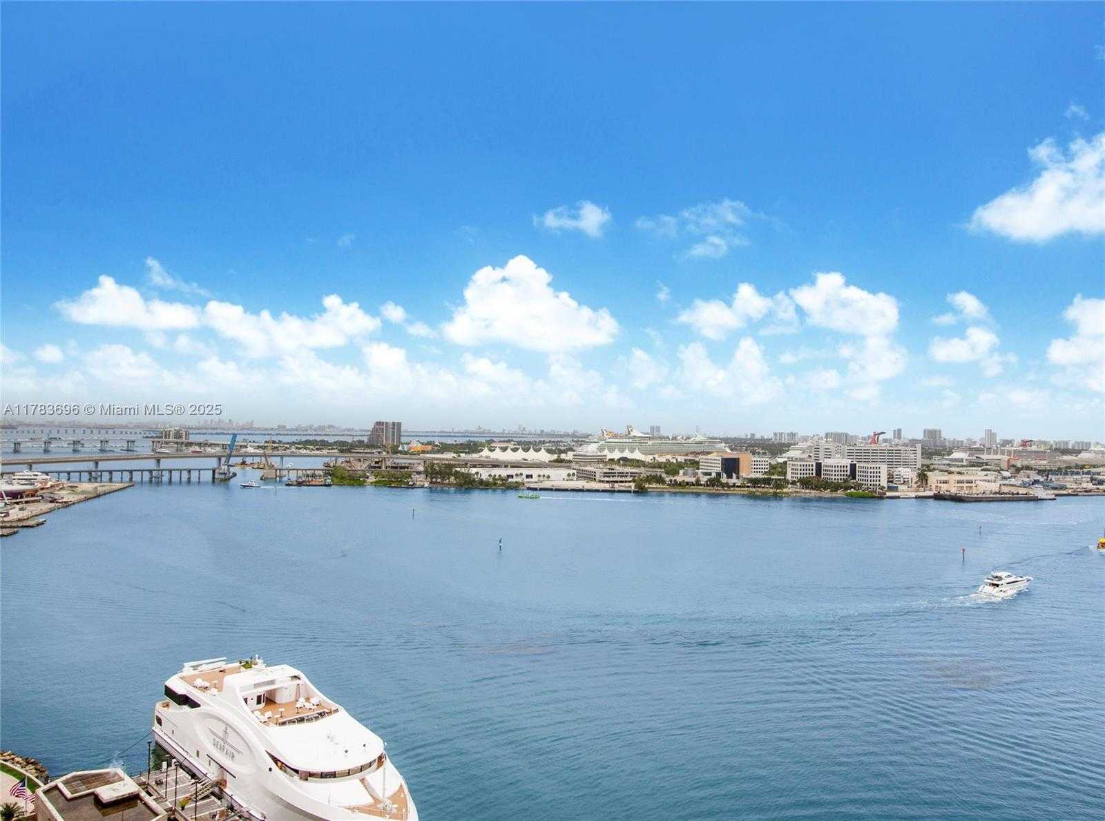 Small Image of 335 SOUTH BISCAYNE BLVD #2604, Miami Number 10