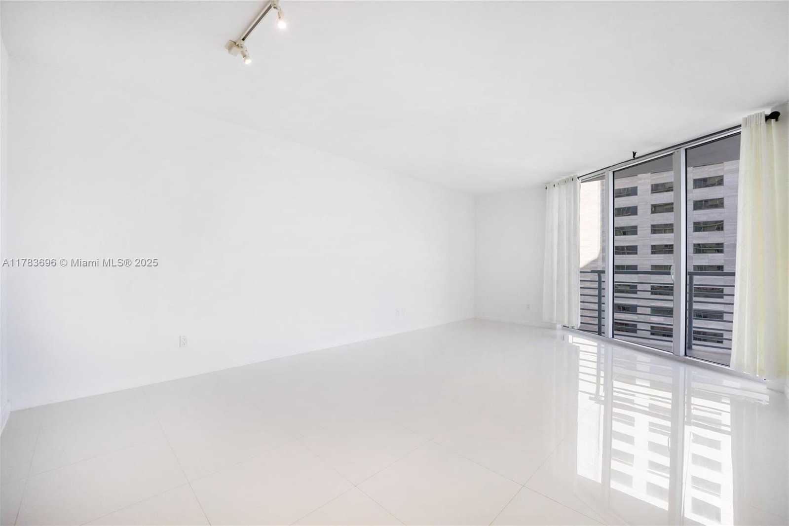 Small Image of 335 SOUTH BISCAYNE BLVD #2604, Miami Number 5