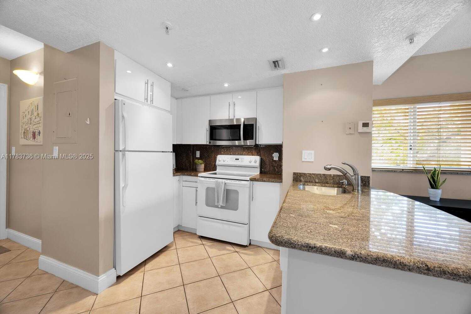 Small Image of 1918 BRICKELL AVE #204, Miami Number 17