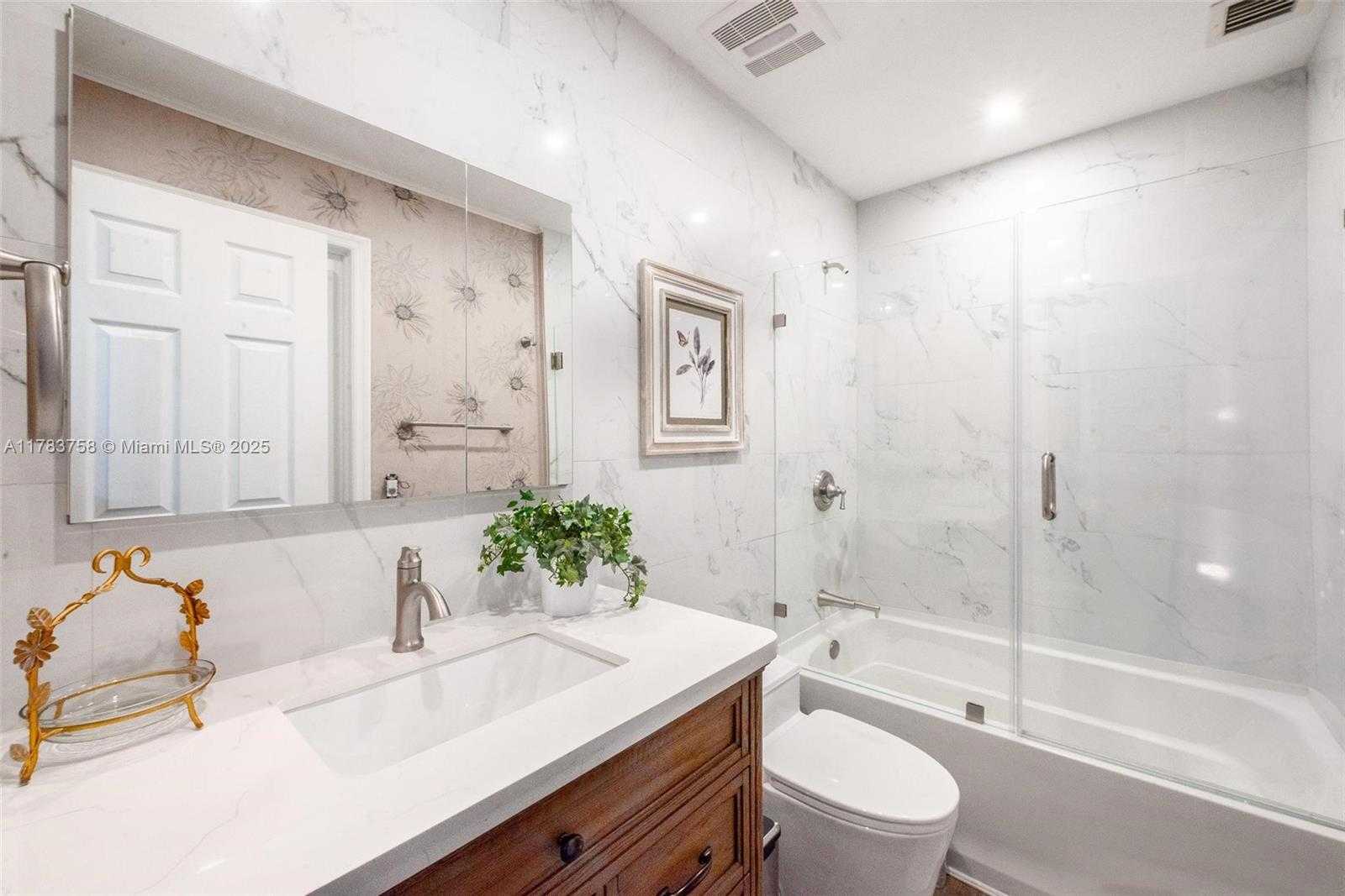 Small Image of 9909 NORTH WEST 52ND LN, Doral Number 16