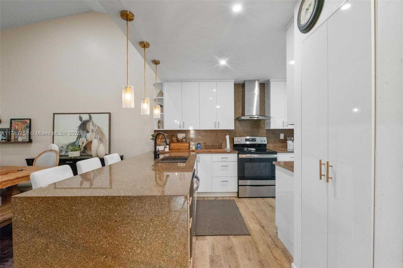 Small Image of 9909 NORTH WEST 52ND LN, Doral Number 3