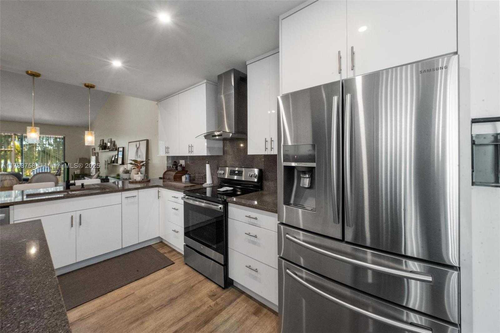 Small Image of 9909 NORTH WEST 52ND LN, Doral Number 5