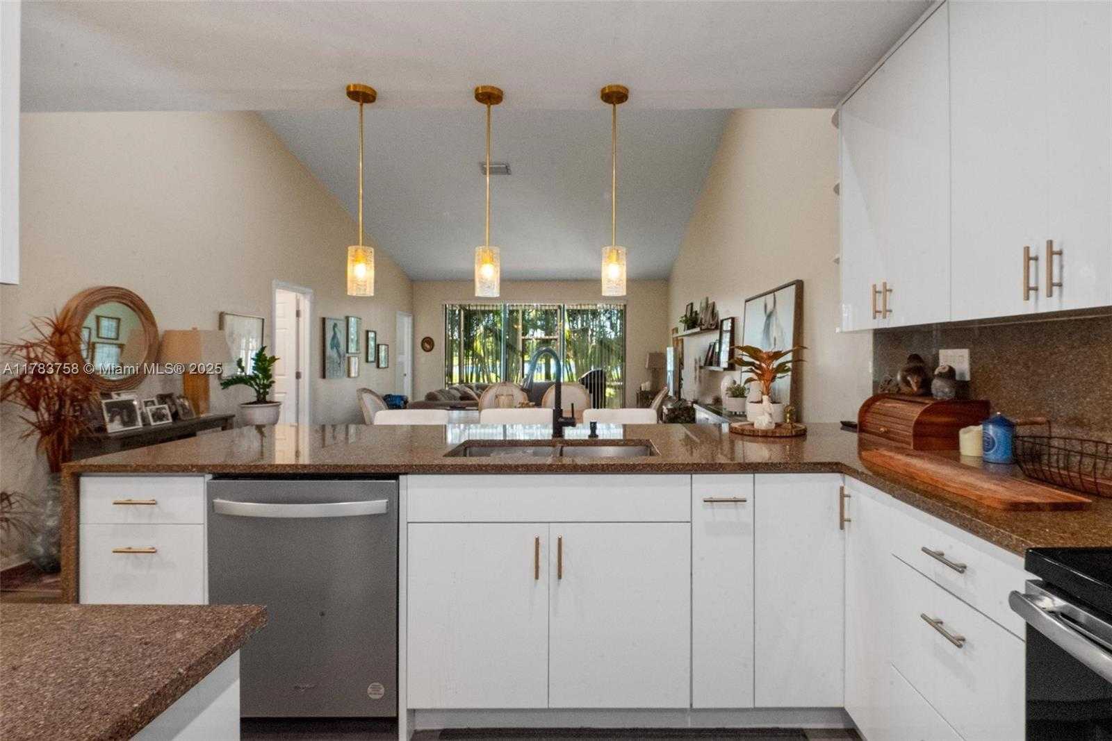 Small Image of 9909 NORTH WEST 52ND LN, Doral Number 7