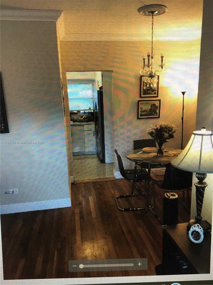 Small Image of 30 ALMERIA AVE #6, Coral Gables Number 3