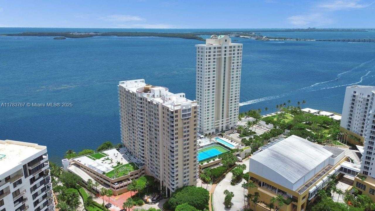 Small Image of 770 CLAUGHTON ISLAND DR #808, Miami Number 36