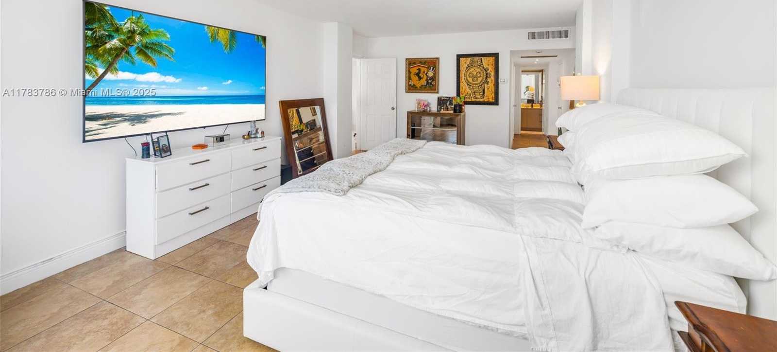 Small Image of 5401 COLLINS AVE #334, Miami Beach Number 14